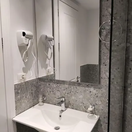 Dimal Castle Hotel Poshnje